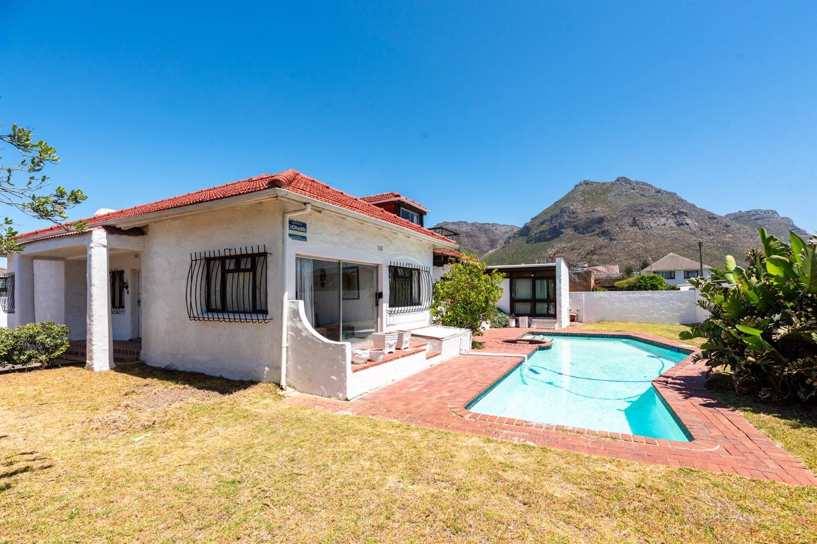 4 Bed House in Muizenberg photo number 1