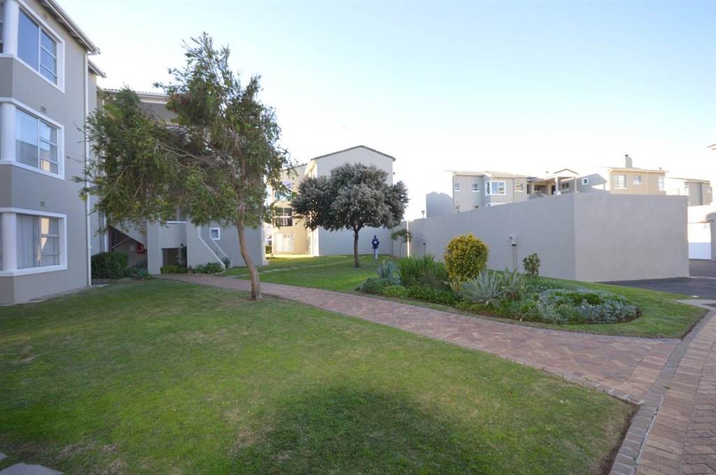 3 Bed Apartment in Greenways Golf Estate photo number 19