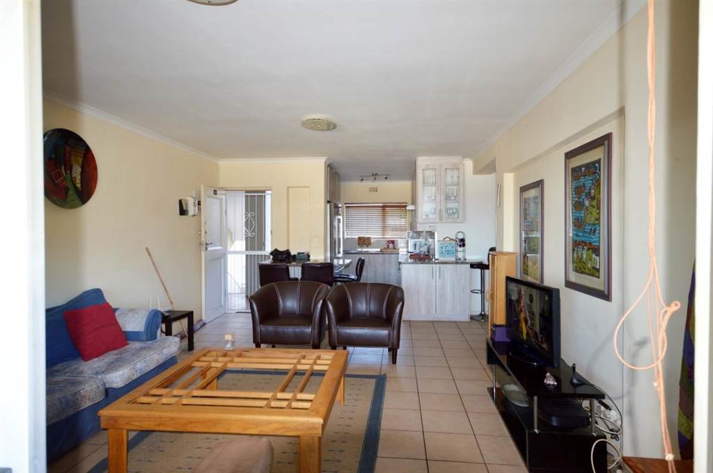 3 Bed Apartment in Greenways Golf Estate photo number 6