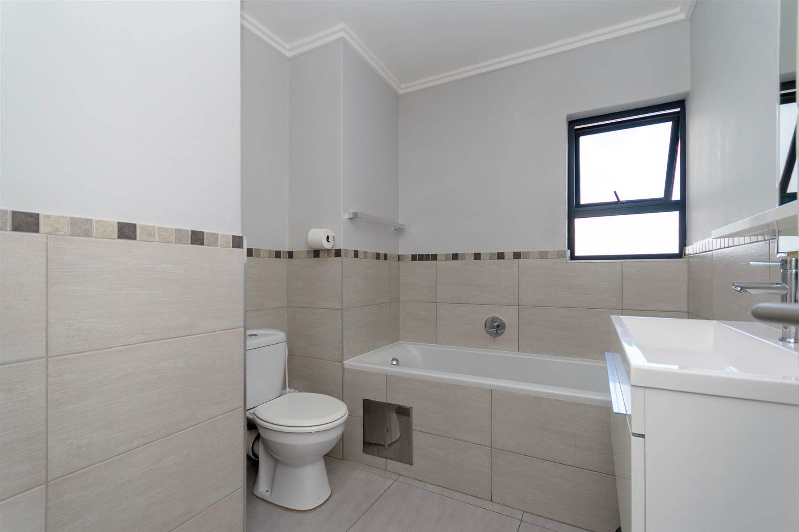 2 Bed Apartment in Sebenza photo number 12