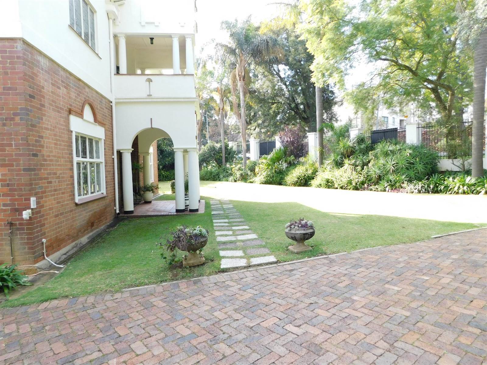720  m² Commercial space in Saxonwold photo number 5