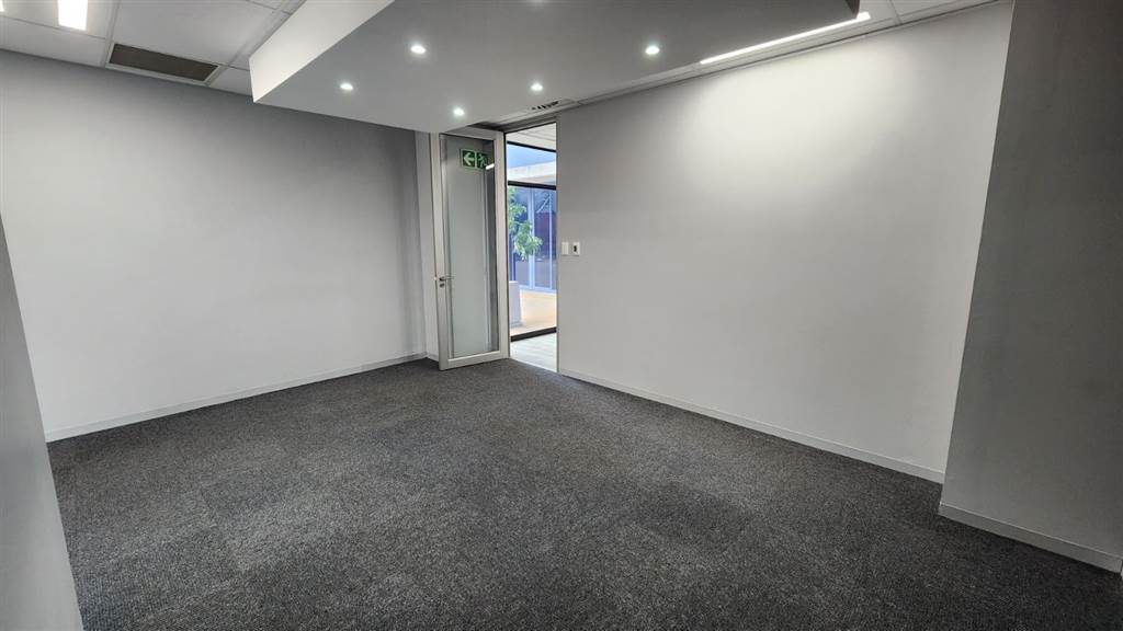 242.76  m² Commercial space in Lynnwood photo number 17