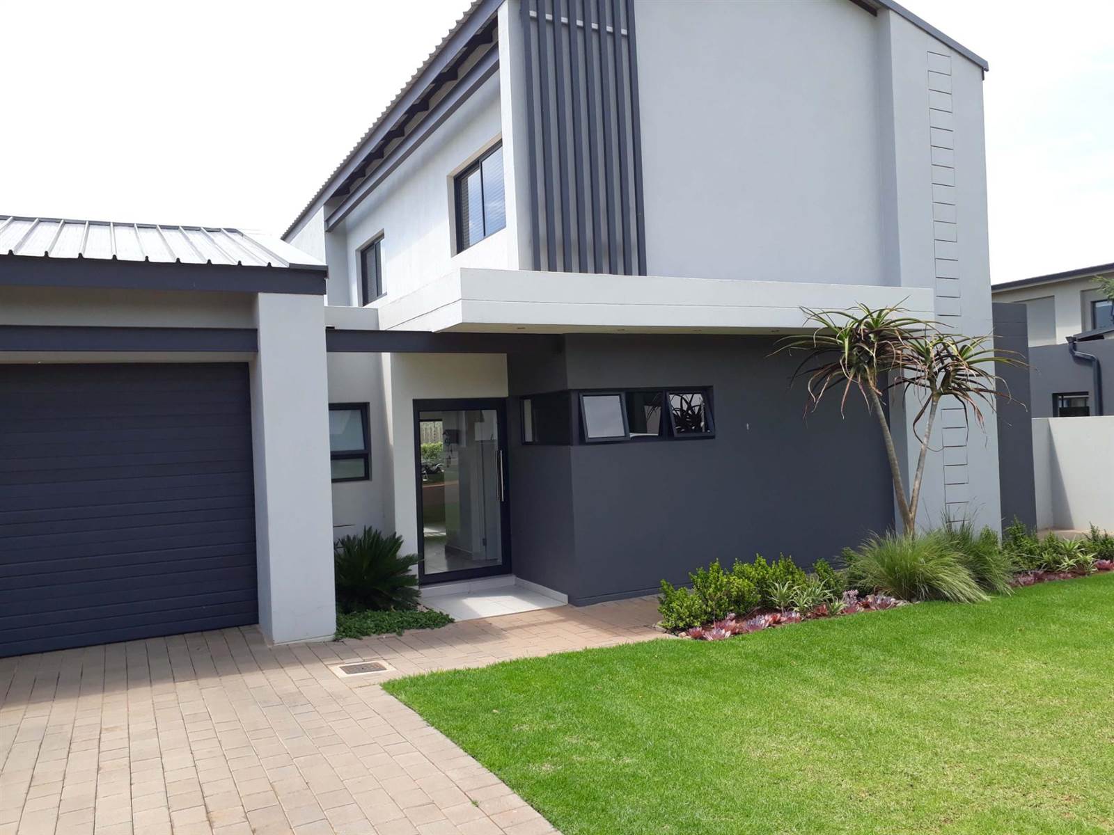 4 Bed House in Midstream Ridge Estate photo number 3