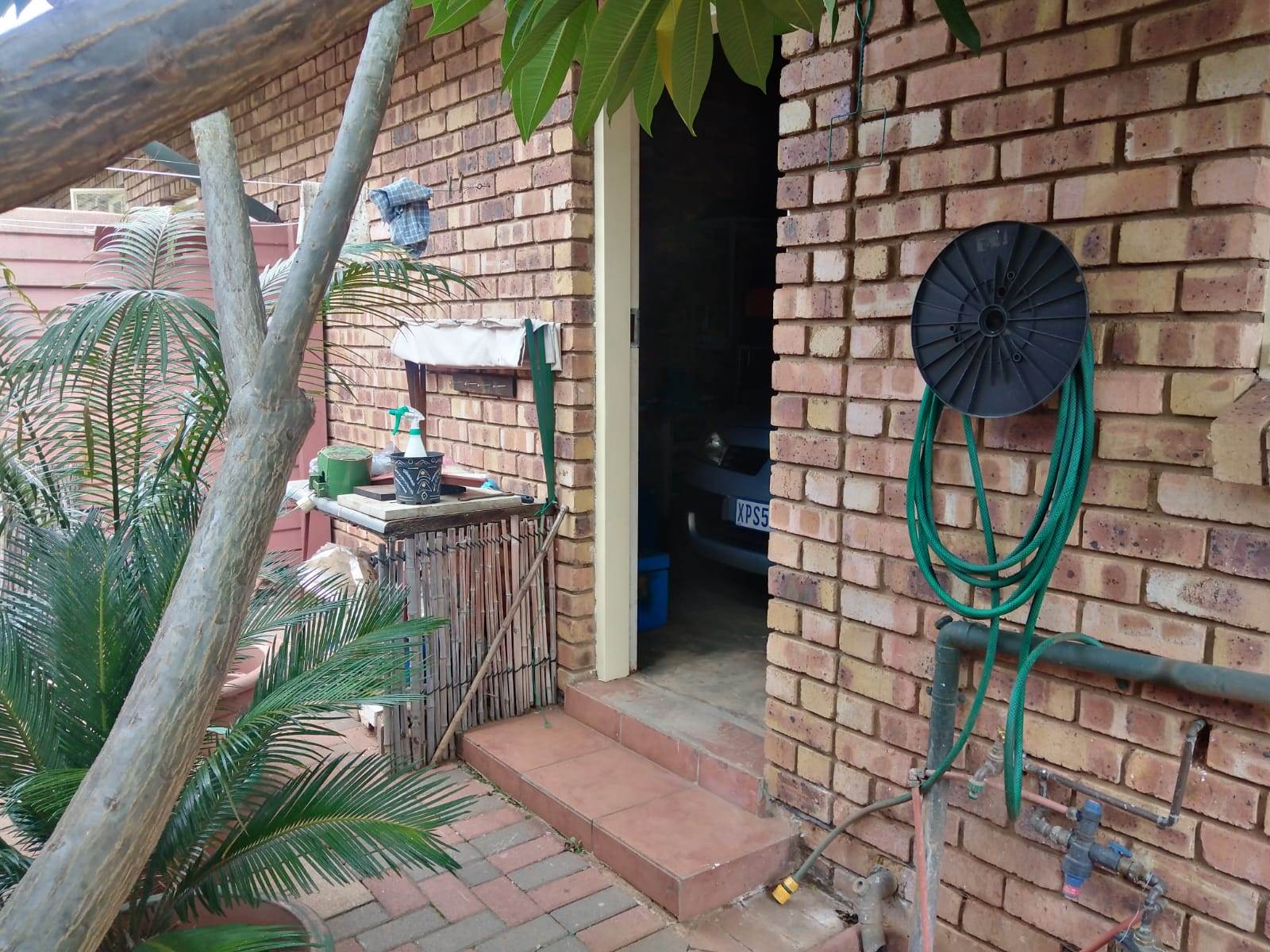 2 Bed Townhouse in Rooihuiskraal North photo number 20