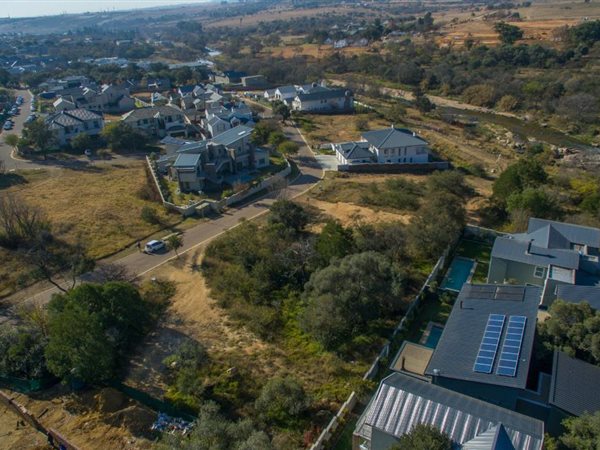 930 m² Land available in Helderfontein Estate