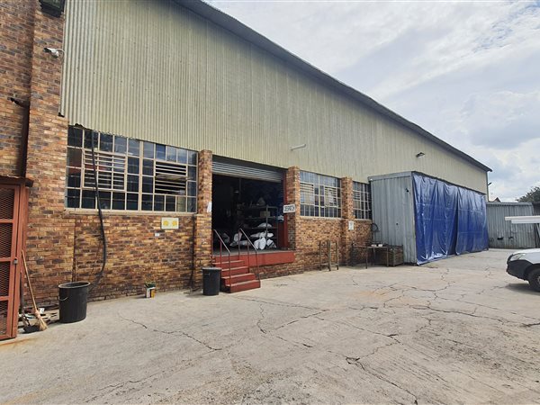 2 300  m² Industrial space