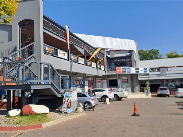 920  m² Retail Space in Halfway House