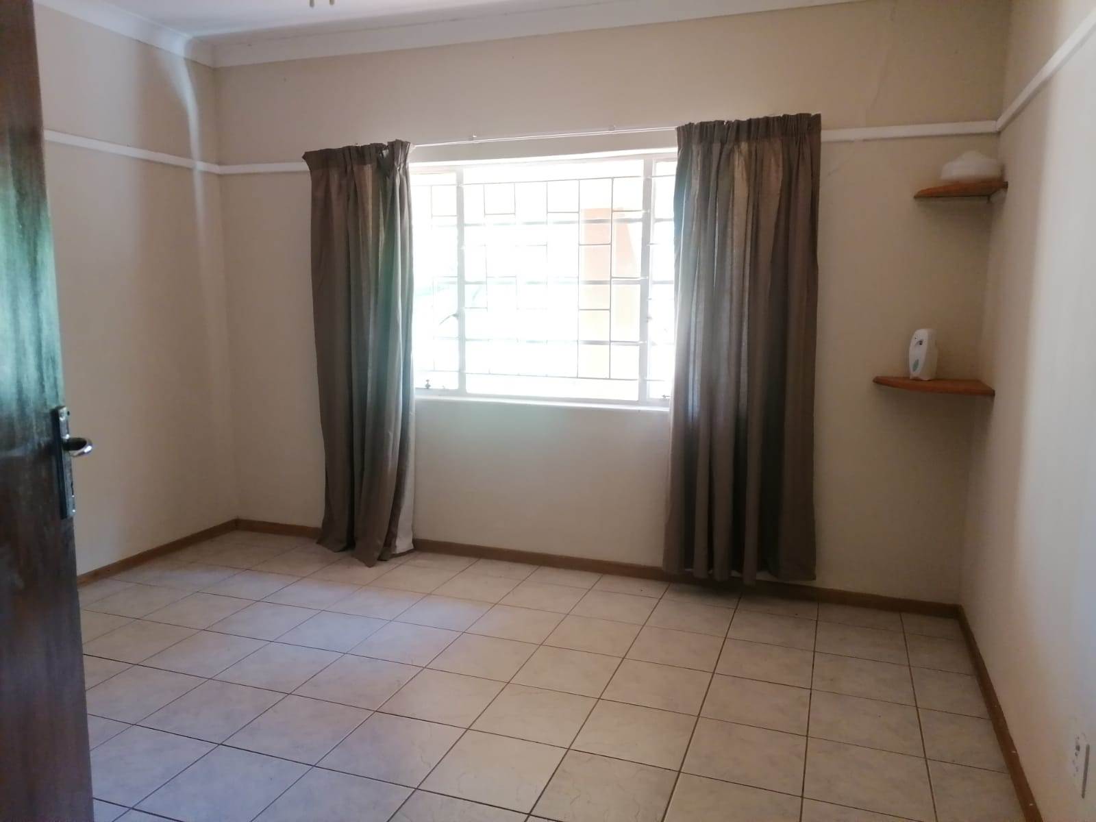 4 Bed House in Modimolle photo number 7