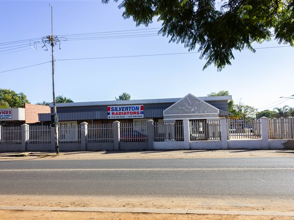 695  m² Commercial space in Wolmer