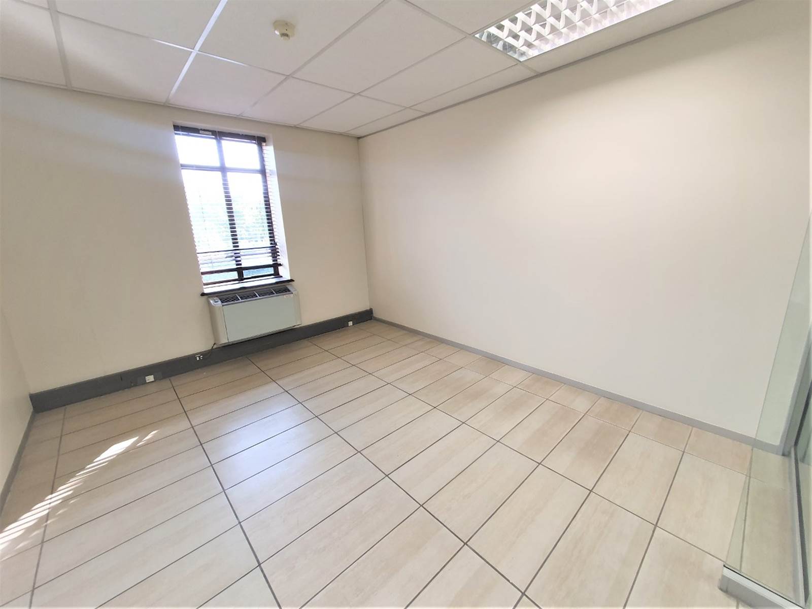 373  m² Office Space in Fourways photo number 10