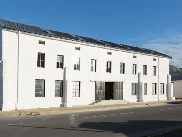 254  m² Commercial space