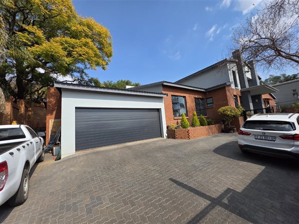 6 Bedroom House