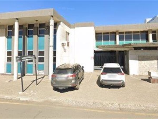 832  m² Commercial space