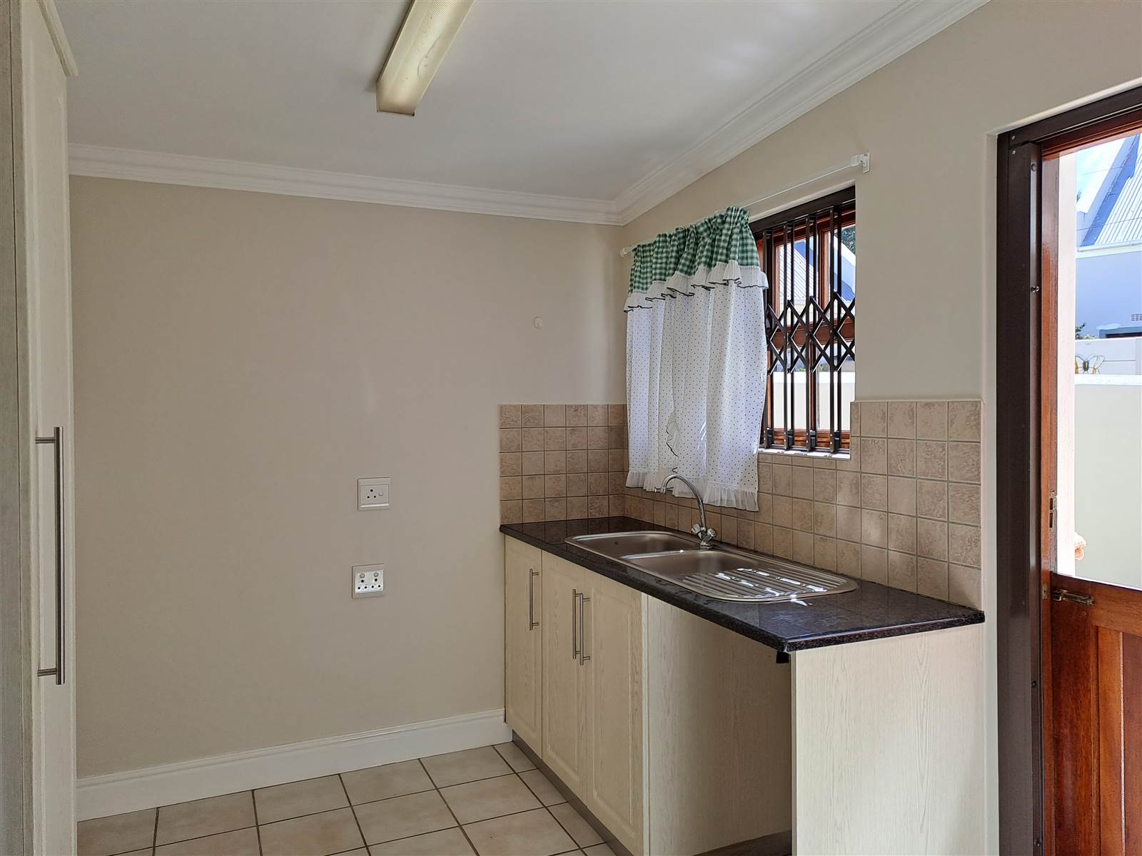 2 Bed House in Villiersdorp photo number 6