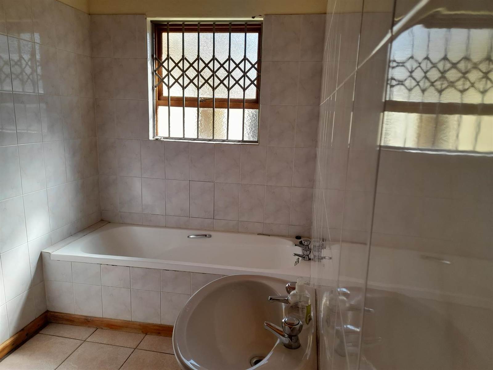 4 Bed House in Fort Beaufort photo number 20