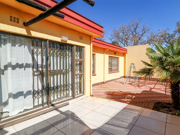 3 Bedroom Townhouse 3 Bedroom Townhouse