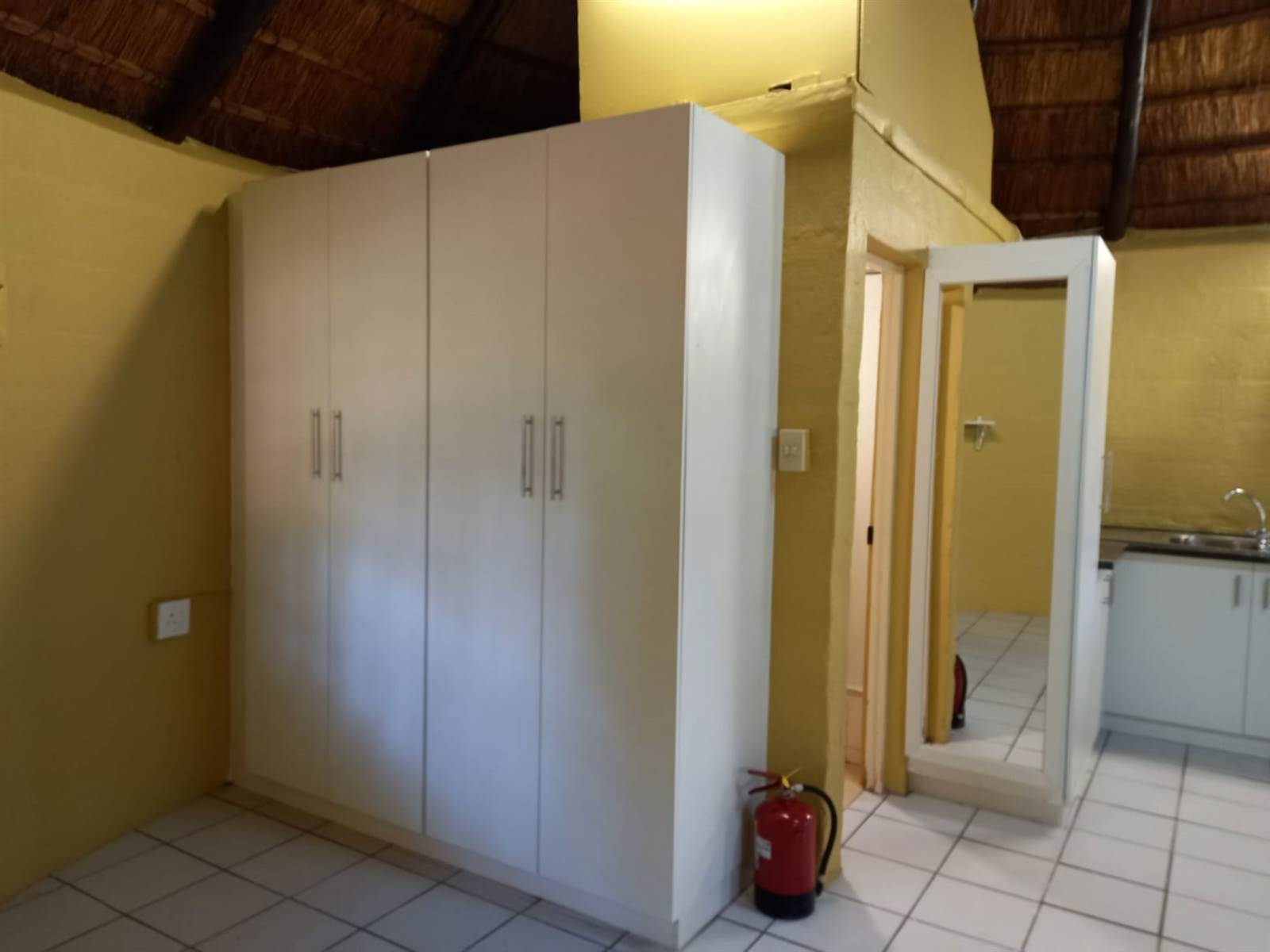 1 Bed Townhouse in Umtentweni photo number 5