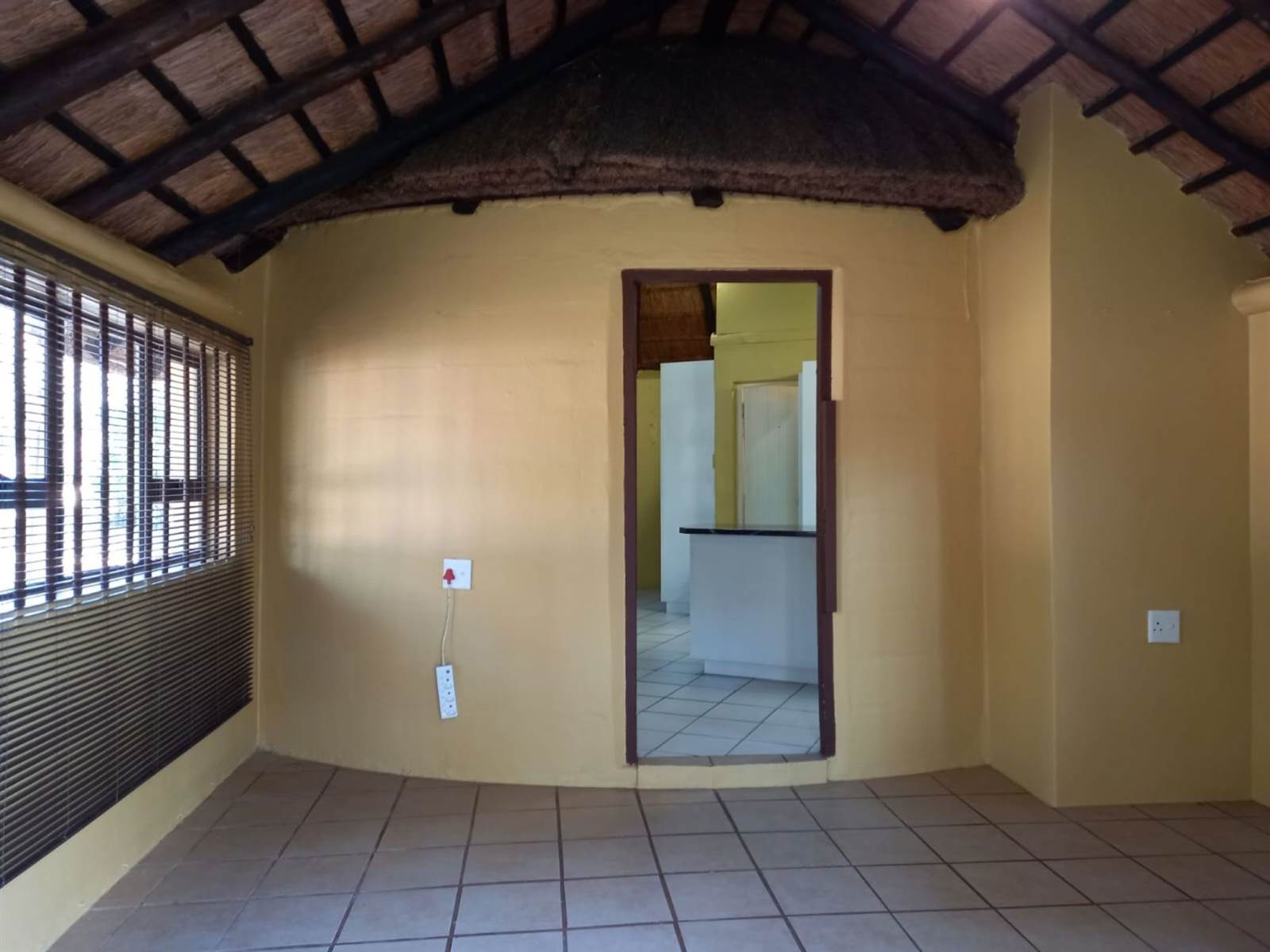 1 Bed Townhouse in Umtentweni photo number 6