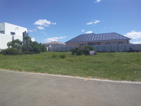 512 m² Land available in Reebok