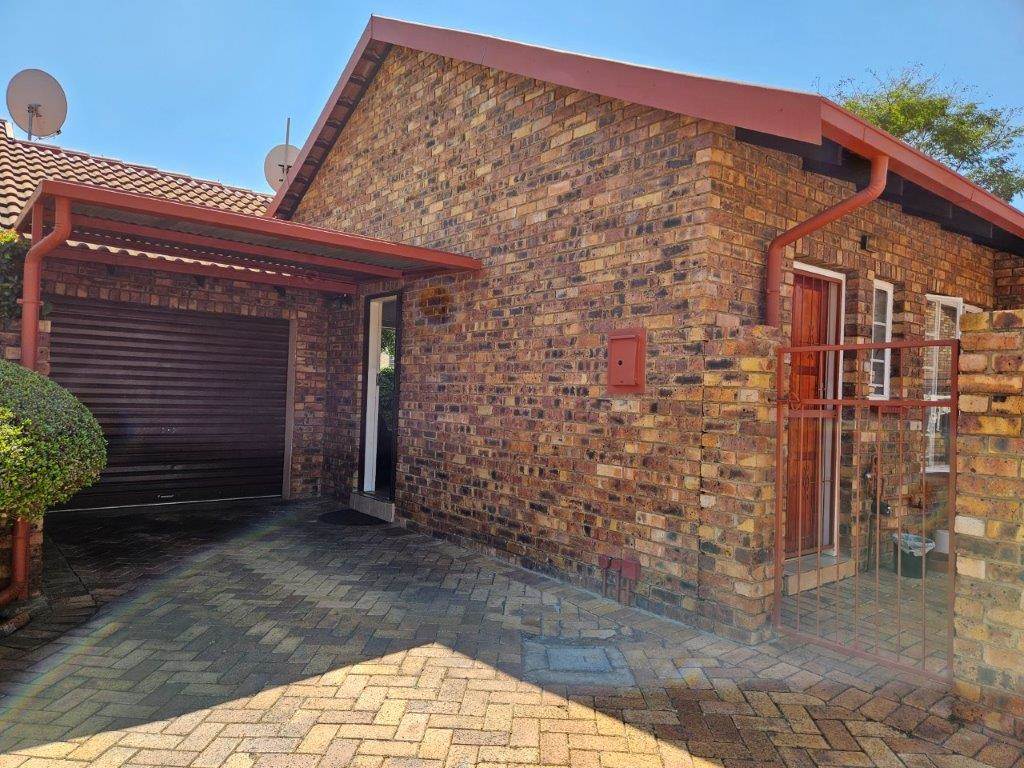 2 Bed House in Highveld photo number 1