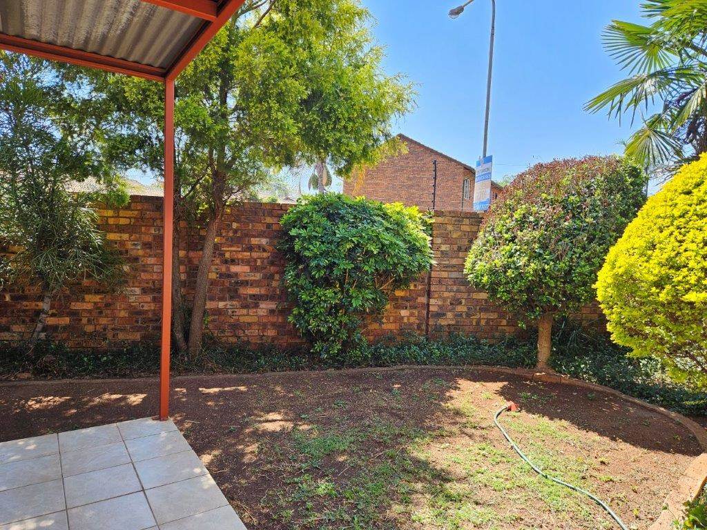 2 Bed House in Highveld photo number 10