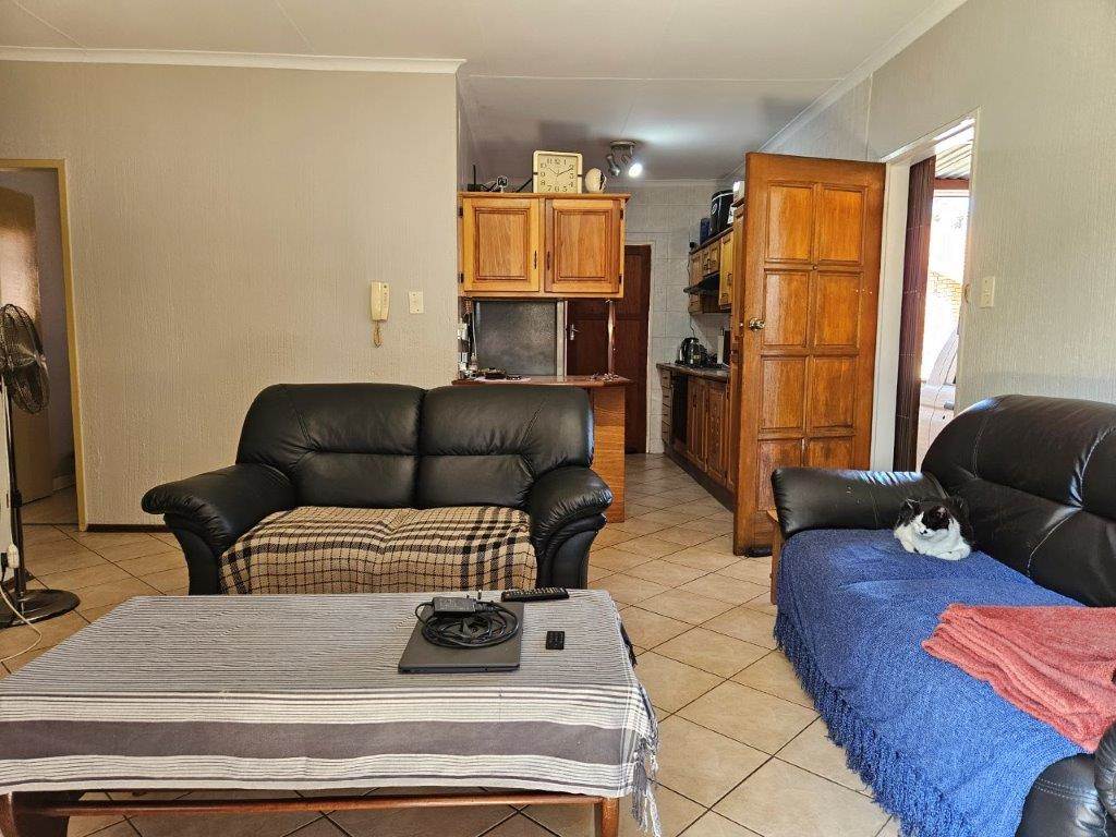 2 Bed House in Highveld photo number 5