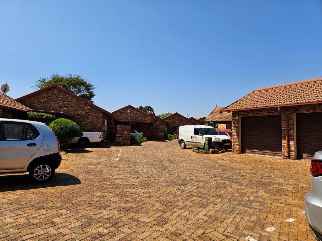 2 Bed House in Highveld photo number 20