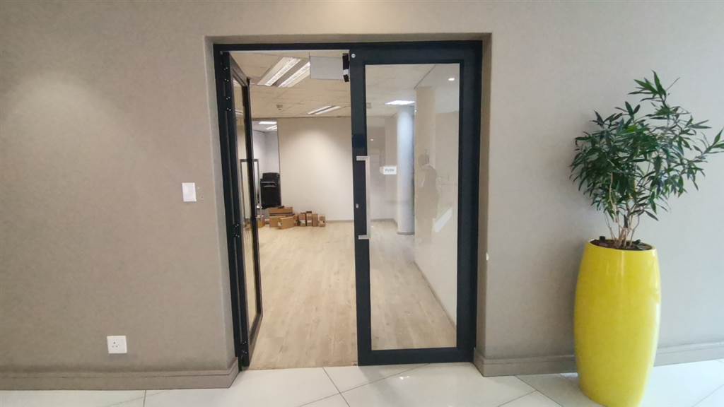 357.6  m² Commercial space in Parktown photo number 3