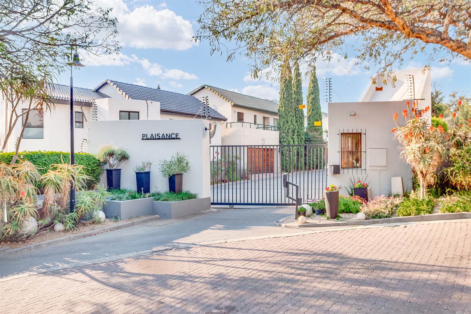 2 Bed Townhouse for sale in Bryanston T4501593 Private Property