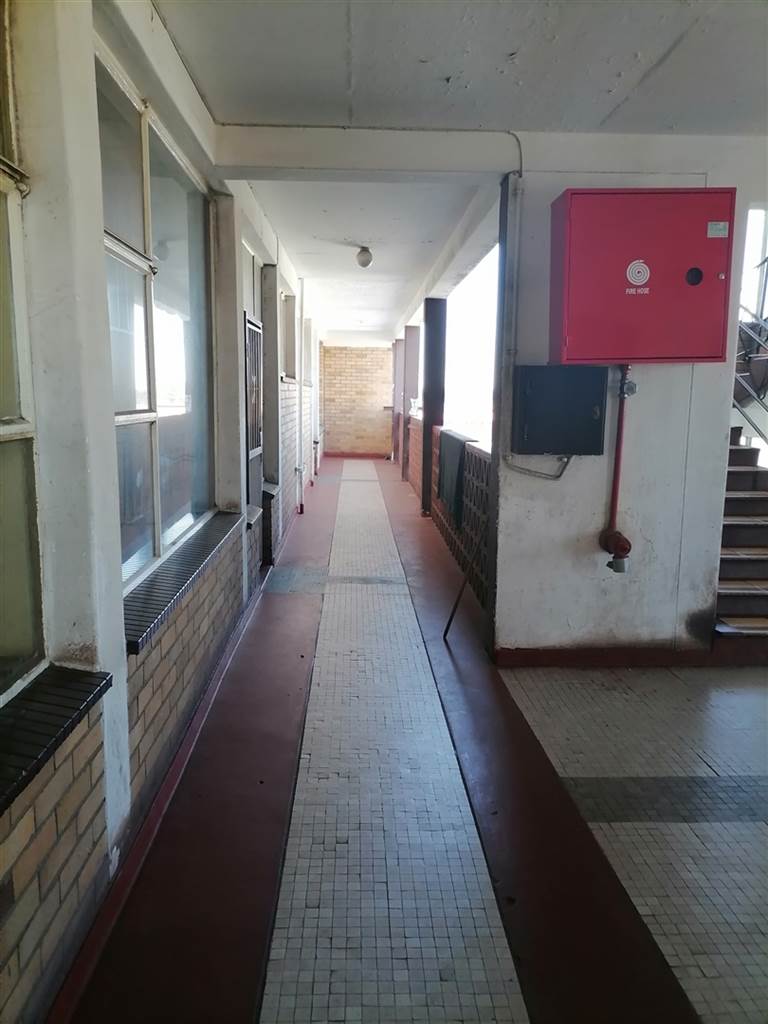 3 Bed Apartment in Vereeniging Central photo number 9