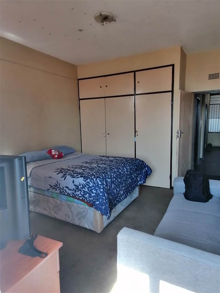 3 Bed Apartment in Vereeniging Central photo number 2