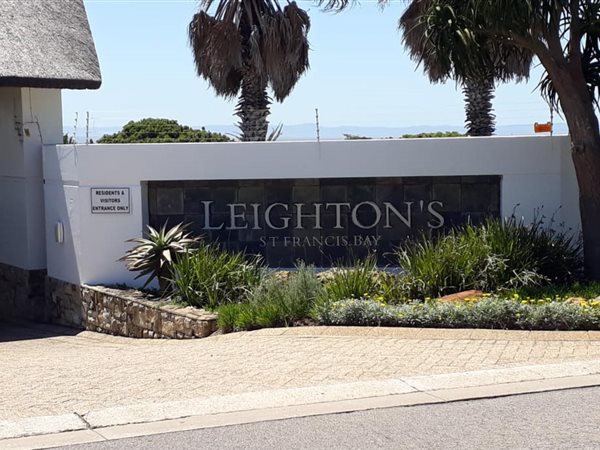 700 m² Land available in St Francis Bay