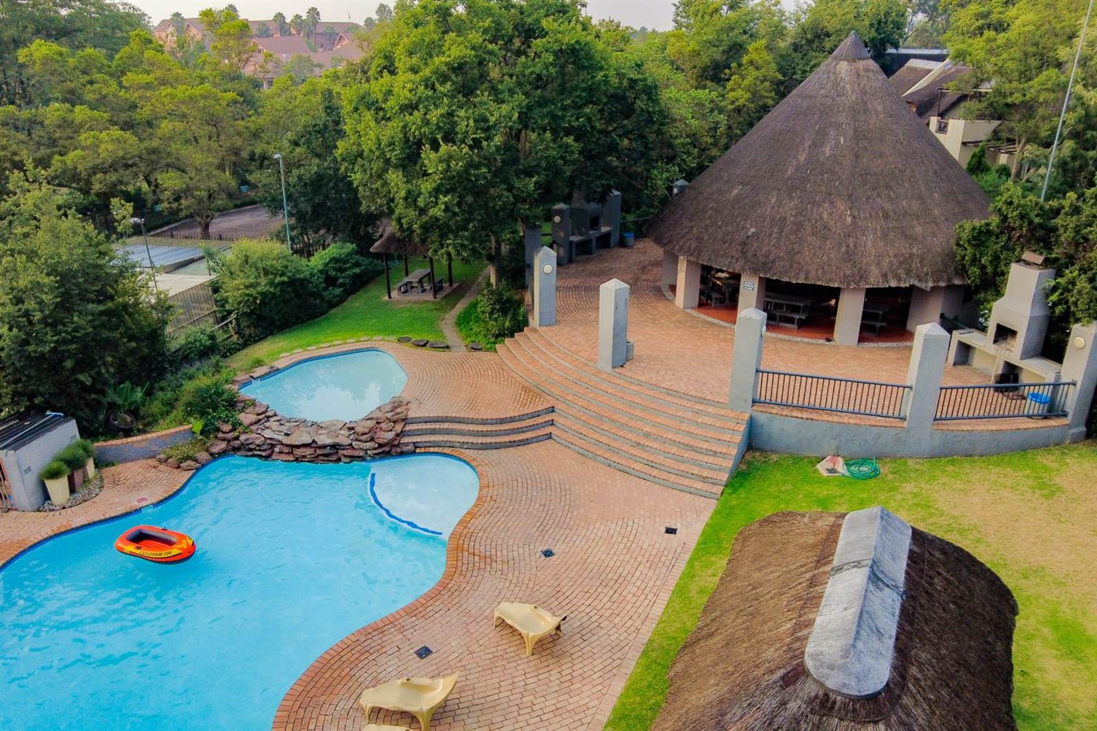 2 Bed Apartment in Jukskei Park photo number 17