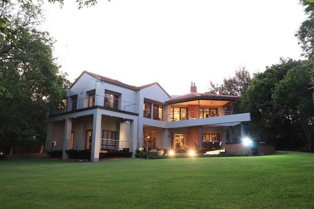 5 Bed House in Mooikloof Equestrian Estate photo number 2