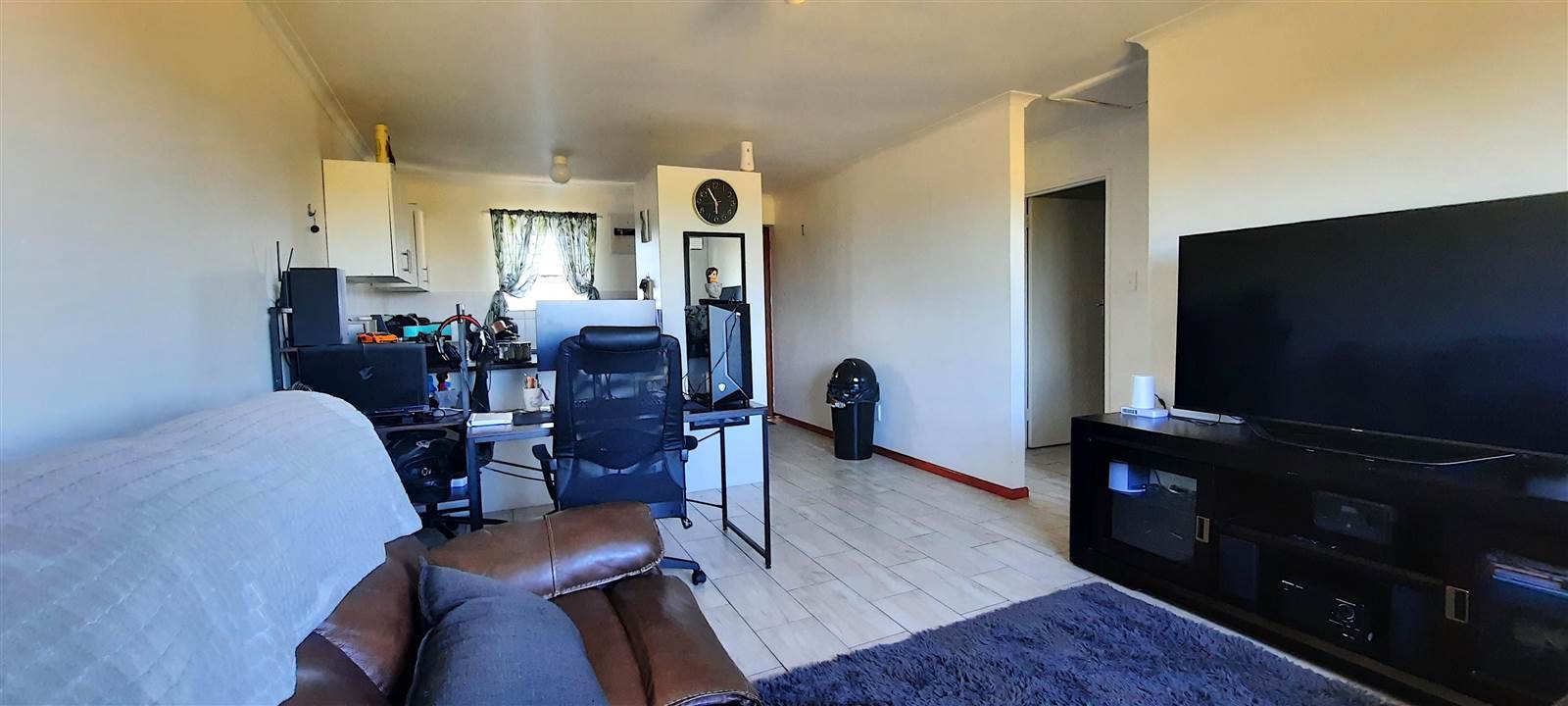 2 Bed Apartment in Vredekloof photo number 8