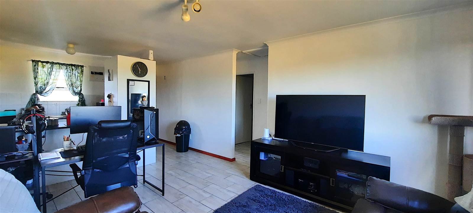 2 Bed Apartment in Vredekloof photo number 10