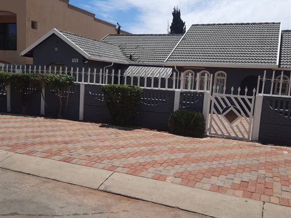 5 Bedroom House 5 Bedroom House
