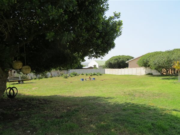 925 m² Land