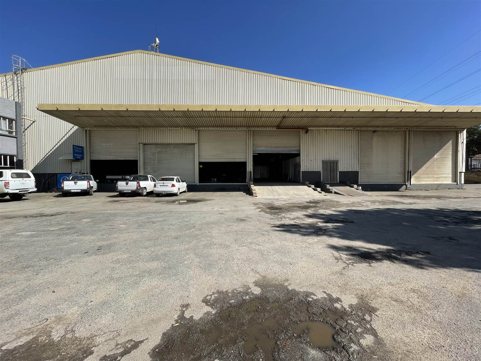 8966  m² Industrial space in Cleveland photo number 1