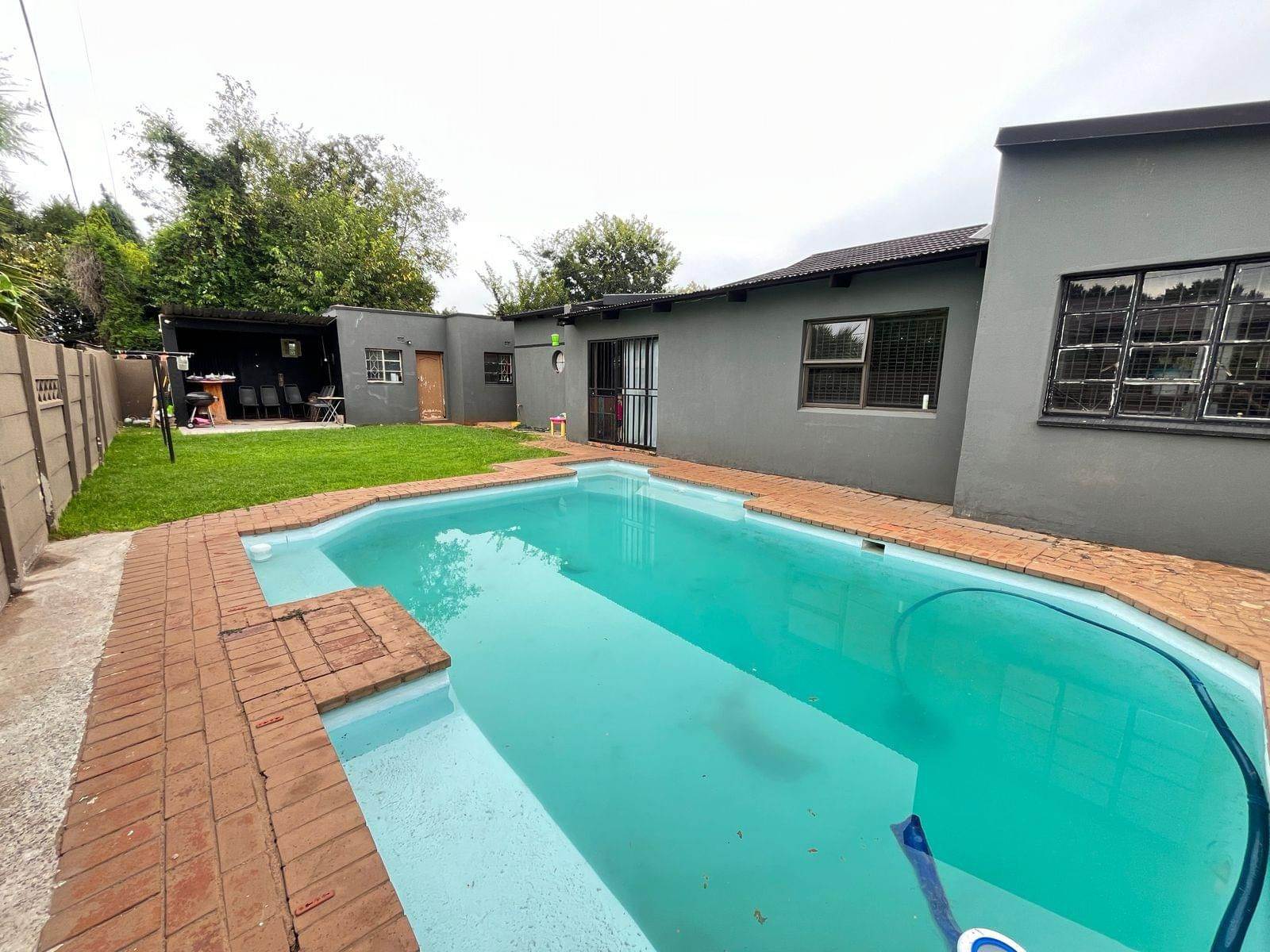 3 Bed House in Brenthurst photo number 2