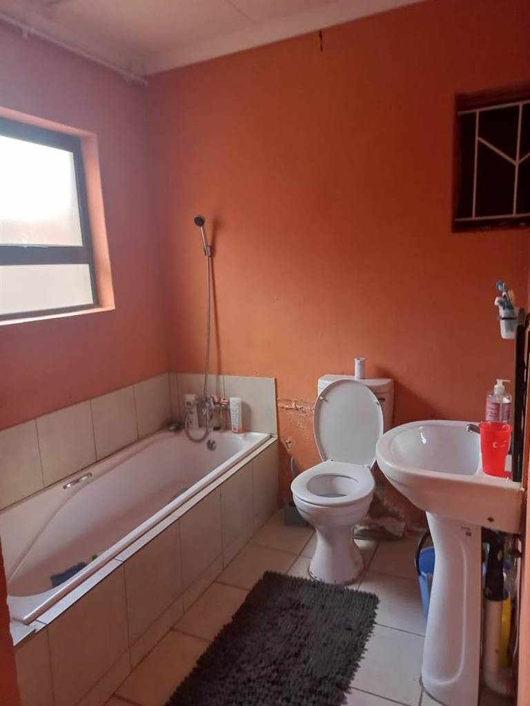 3 Bed House in Mamelodi photo number 11
