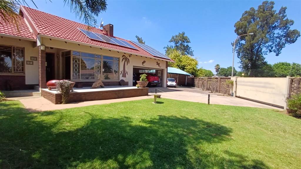 3 Bed House in Brackendowns photo number 30