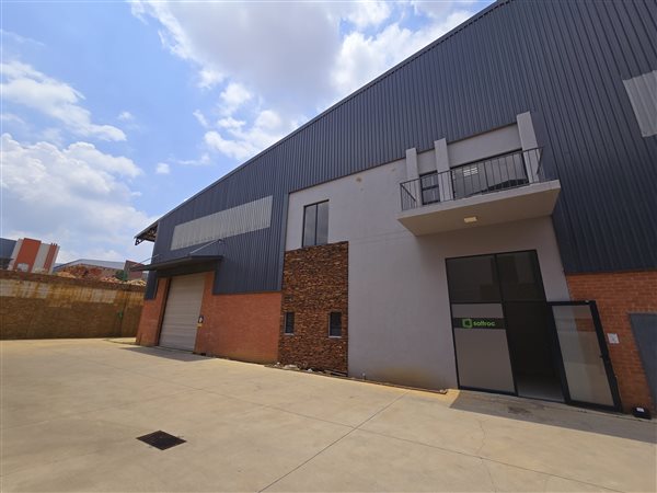 677  m² Industrial space