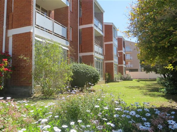 2 Bed Apartment in West Hill
