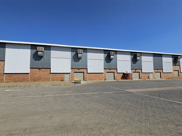 2 700 m² Industrial space 2 700 m² Industrial space