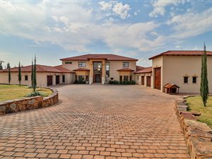 5 Bed House in Mooikloof Heights
