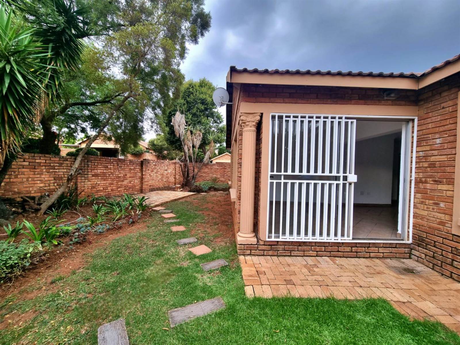 3 Bed Townhouse in Fourways photo number 4
