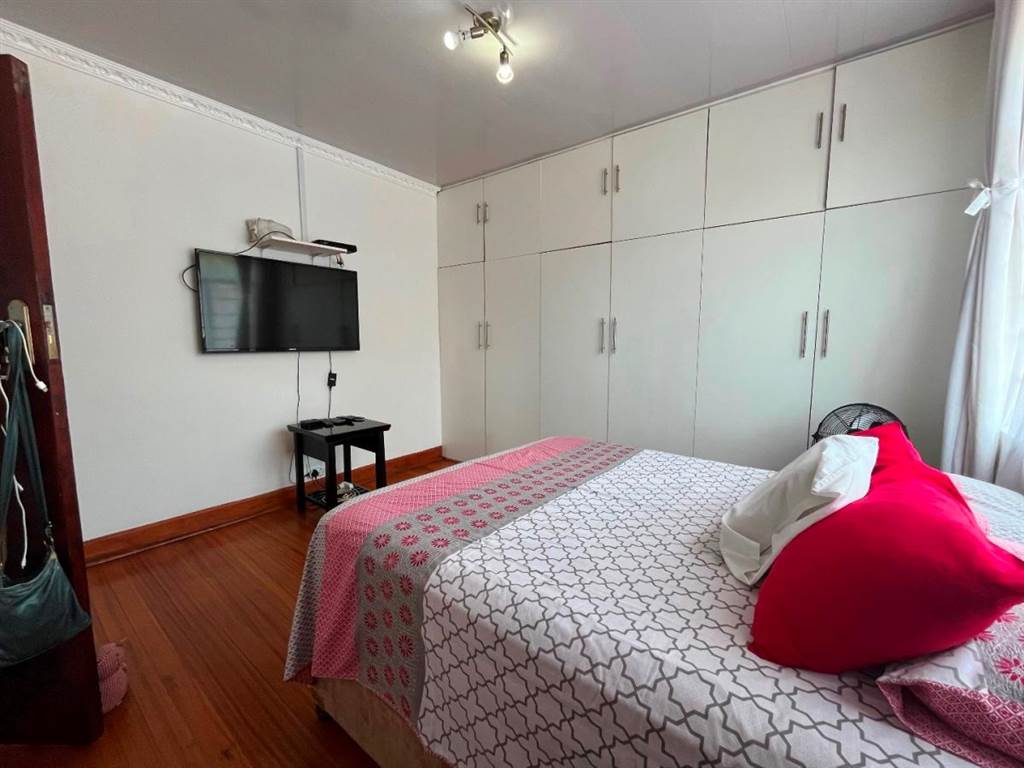 2 Bed Apartment in Umbilo photo number 12