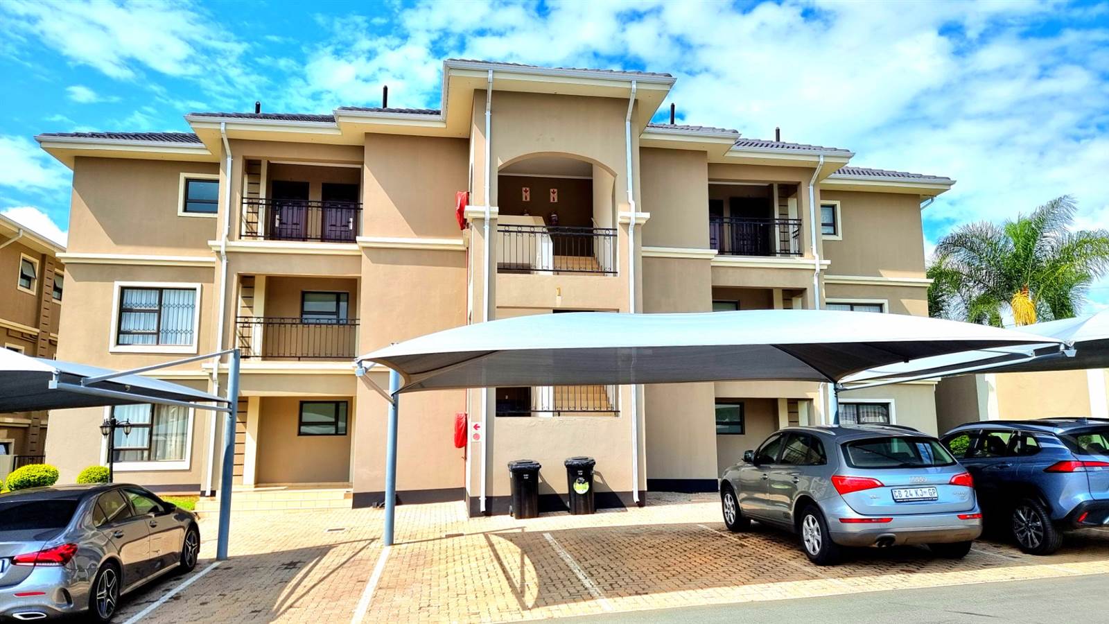 3 Bed Apartment in Fourways photo number 1