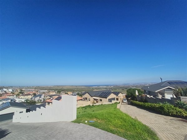 572 m² Land